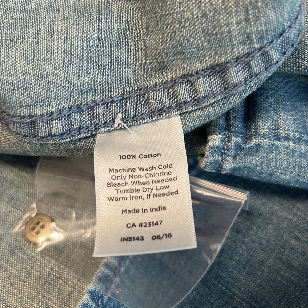 Talbots LS Sz Medium Button Front 100% Cotton Classic Tailored Blue Denim Shirt - Picture 10 of 10